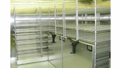 冷庫專用倉儲線網貨架選購有什么注意?